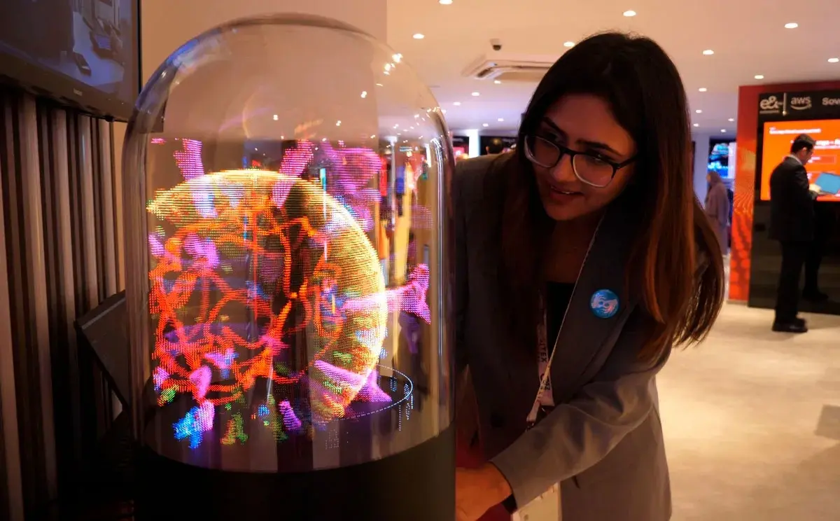 Interactive 3D Holograms