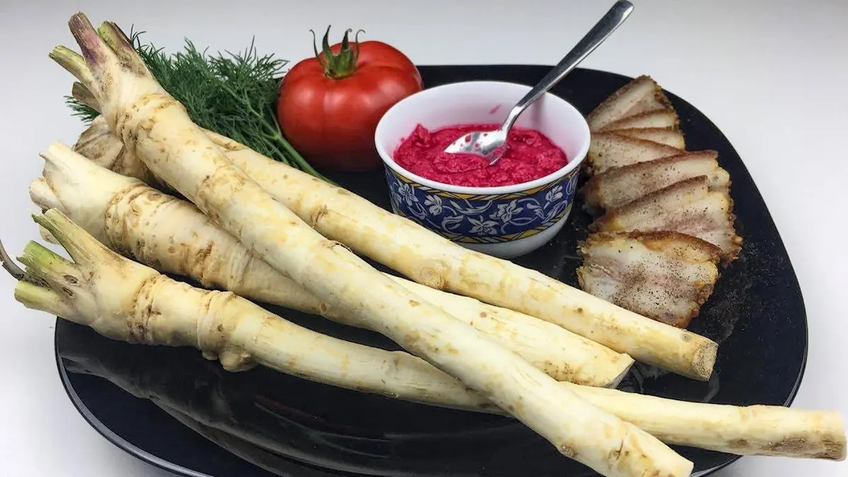 How to Prepare Homemade Horseradish: Three Recipes for Four Flavors