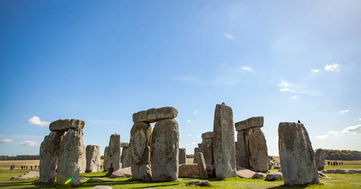 4000 years ago, someone created a circle of massive pits near Stonehenge