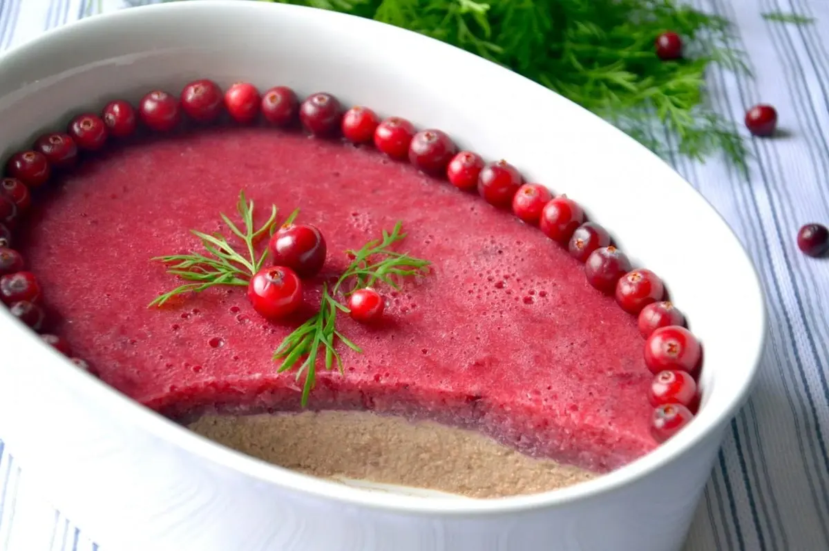 New Year's appetizer: recipe for chicken liver pâté with cranberry marmalade