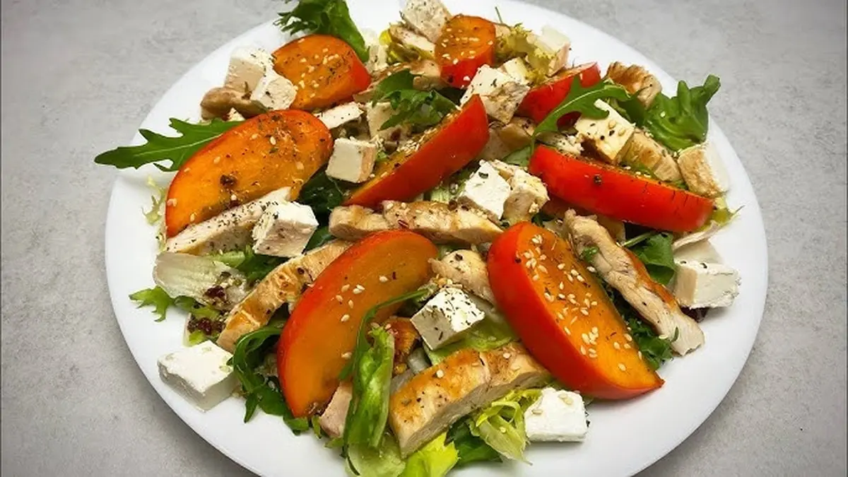 Salad with Persimmon and Chicken Recipe with Avocado and Honey Dressing