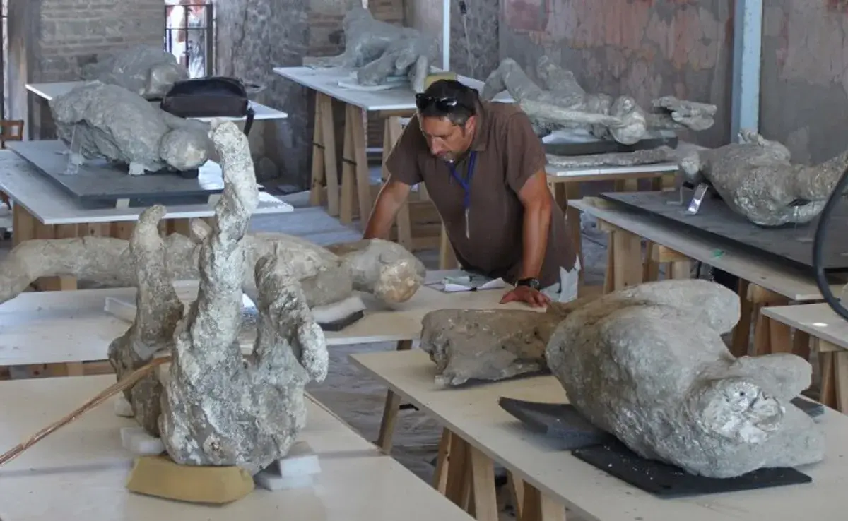 Too Strange for August: Victims of the Tragedy in Pompeii Were Dressed in Warm Wool Cloaks