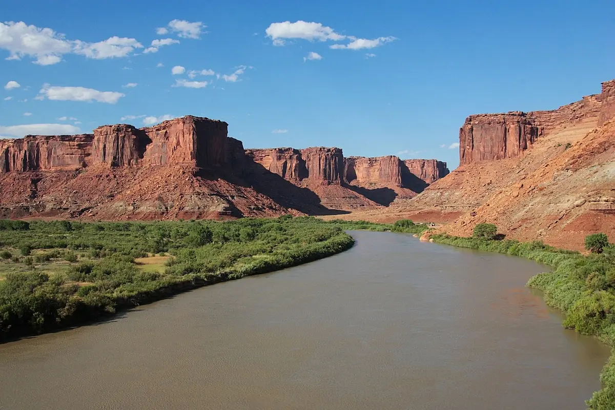 A rebellious tributary of the Colorado River flows uphill: geologists explain why