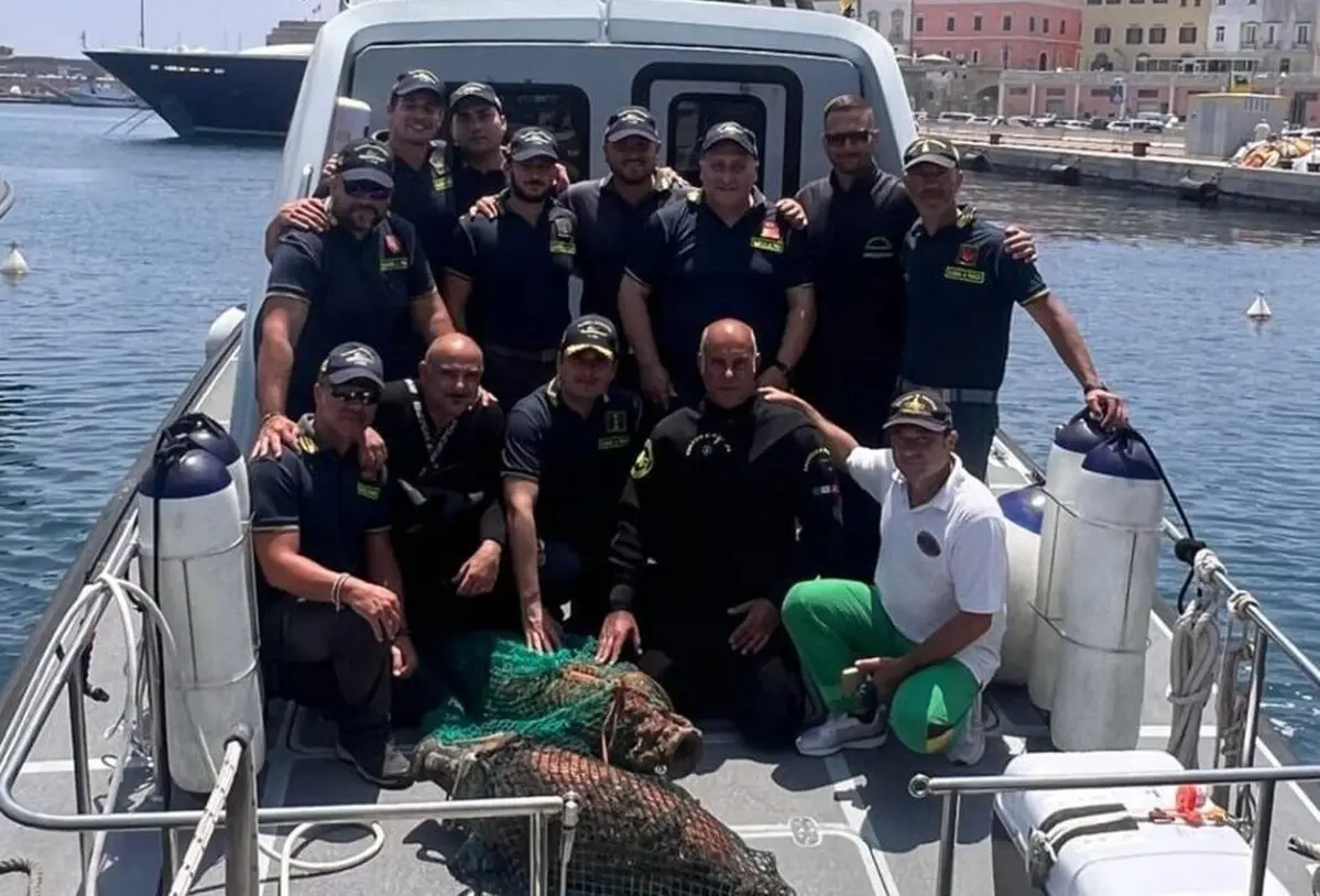 A group of archaeologists with amphorae