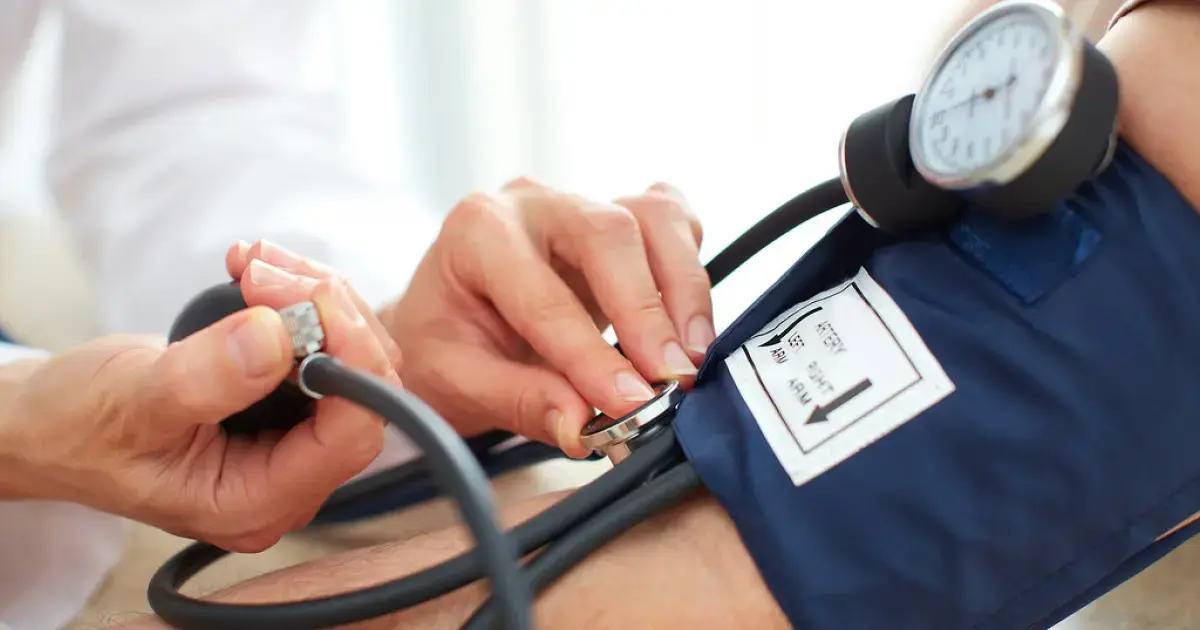 Measuring blood pressure with a sphygmomanometer