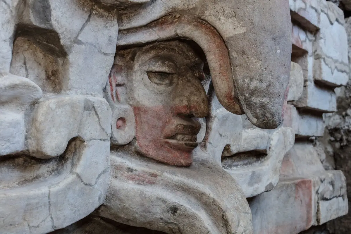 An owl on the tomb holds a head in its beak