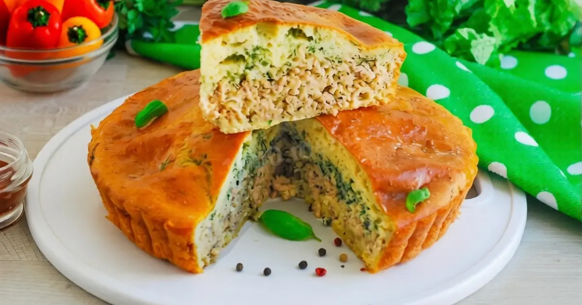Savory pie with minced meat and cheese on kefir