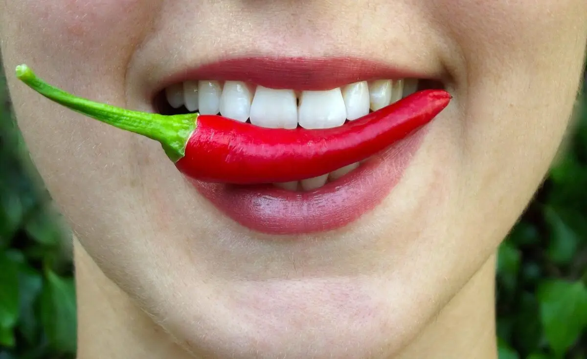People who eat spicy food are more likely to buy brightly colored items.